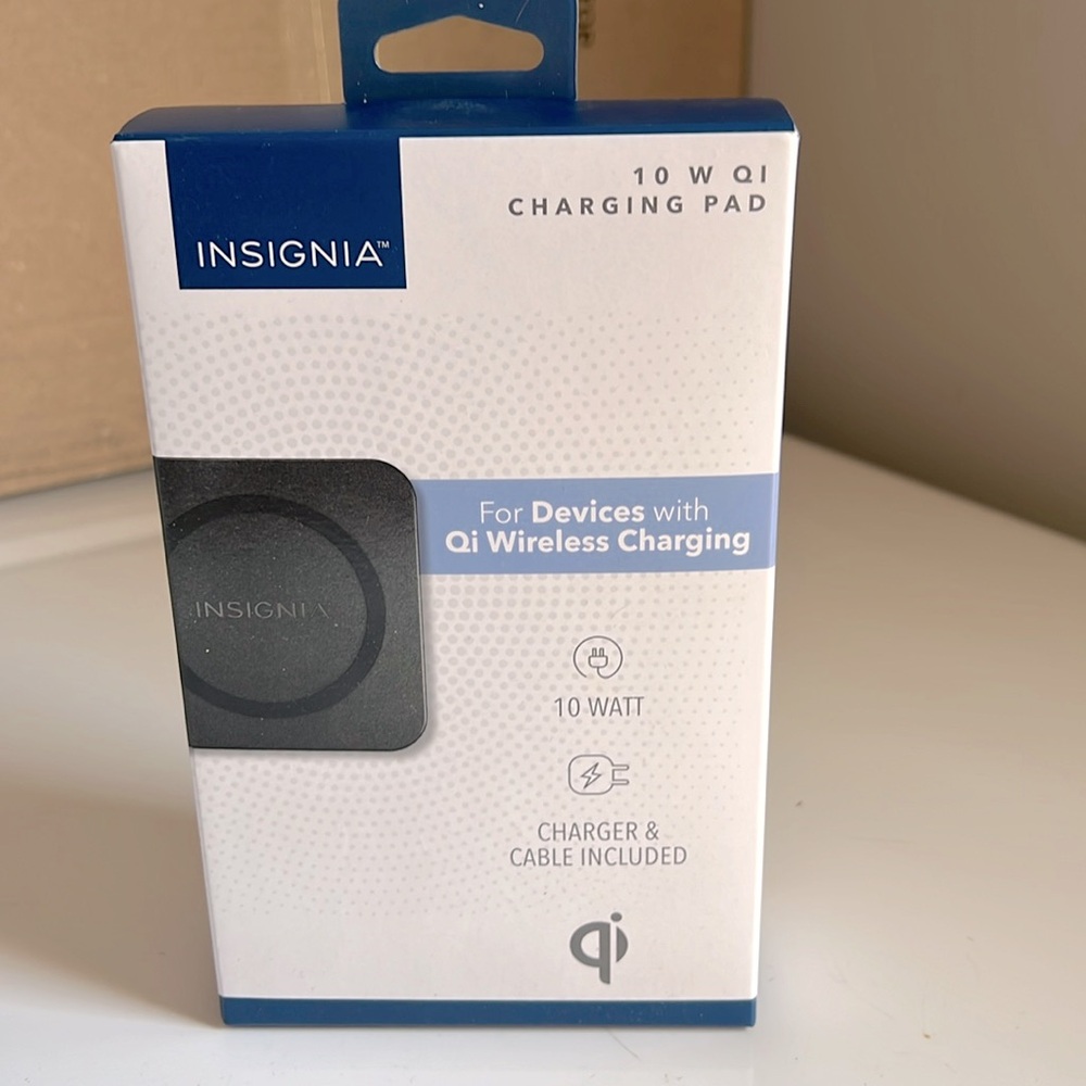 10W Qi Certified Wireless Charging Pad for both IPhone and android phones